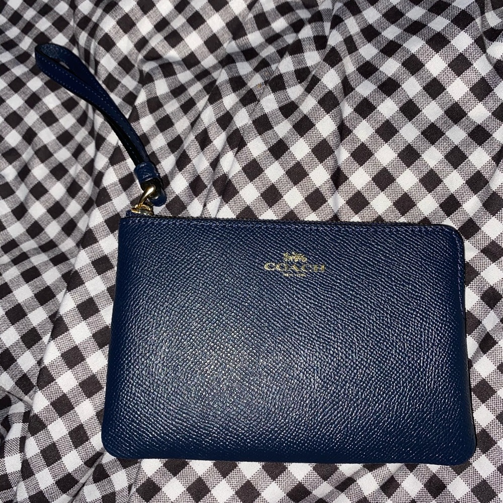 coach black wristlet ( never used !! )
